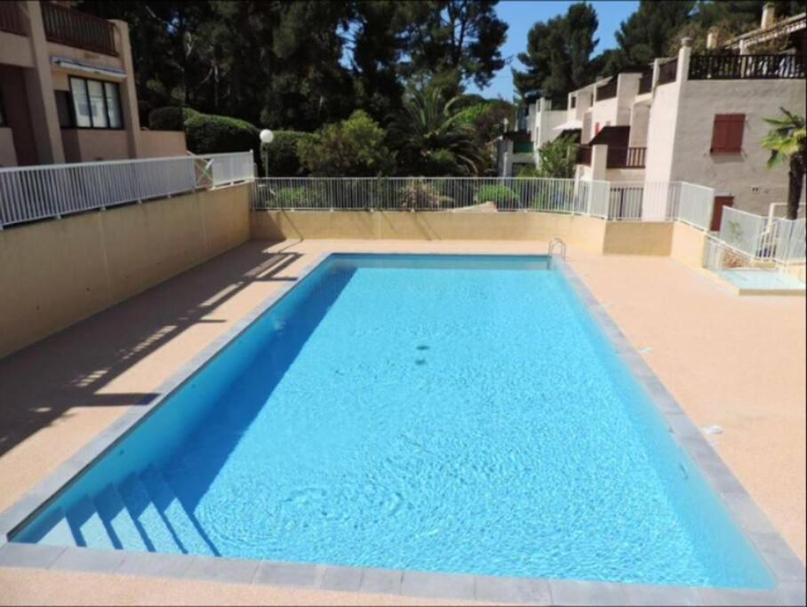 Superbe Appartement En Bord De Mer Bandol Exteriör bild